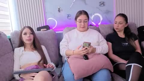 abella_as_ online show from February 10, 6:23 pm