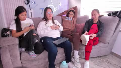 abella_as_ online show from March 9, 1:59 pm