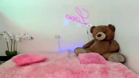  Abella and Kendra  online show from January 8, 7:24 pm