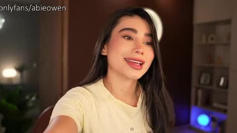 Snapshot of abie_owen chatting on May 10, 10:26 pm abie_owen online show from May 10, 10:26 pm