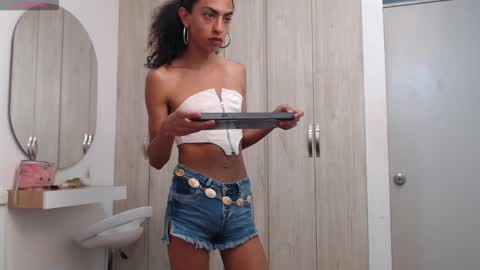 Abigail online show from March 27, 1:11 pm