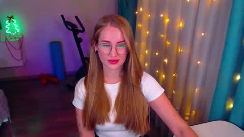 Snapshot of abigail_flex chatting on December 5, 7:49 pm Anna online show from December 5, 7:49 pm