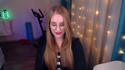 Snapshot of abigail_flex chatting on December 6, 7:45 pm Anna online show from December 6, 7:45 pm