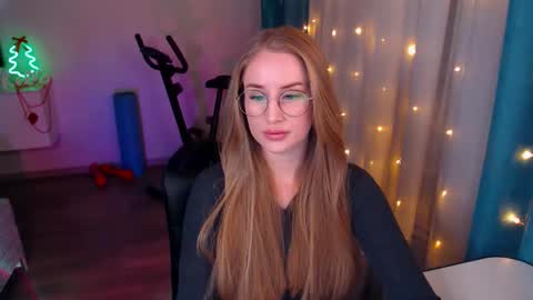 Snapshot of abigail_flex chatting on December 8, 3:45 pm Anna online show from December 8, 3:45 pm