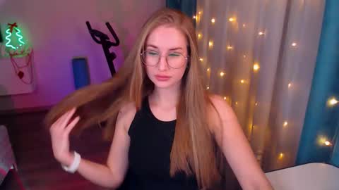 Snapshot of abigail_flex chatting on December 8, 7:32 pm Anna online show from December 8, 7:32 pm