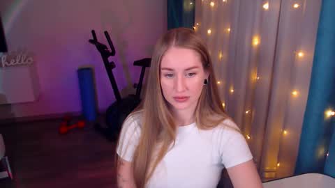 Snapshot of abigail_flex chatting on January 31, 6:36 pm Anna online show from January 31, 6:36 pm