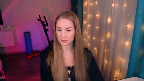 Snapshot of abigail_flex chatting on February 5, 8:04 pm Anna online show from February 5, 8:04 pm