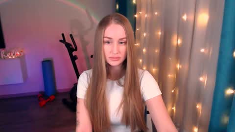 Snapshot of abigail_flex chatting on February 14, 7:23 pm Anna online show from February 14, 7:23 pm