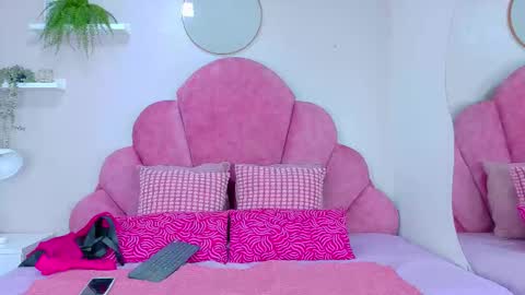 ABIGAIL online show from January 6, 7:50 pm