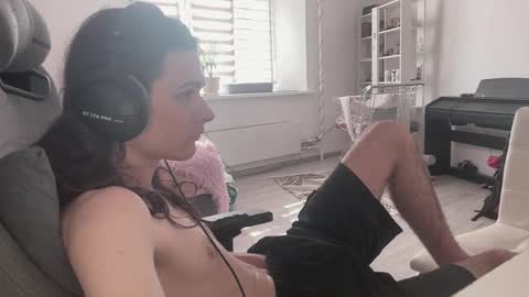 Snapshot of abobus123 chatting on May 21, 11:17 am hi cum in pvt noi extra tip online show from May 21, 11:17 am