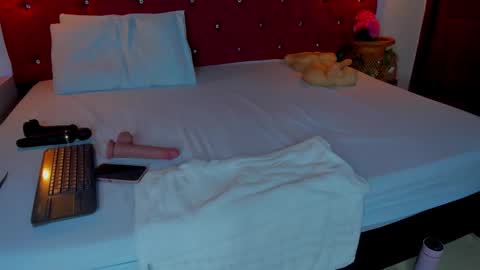 abril_gomez_11 online show from February 6, 9:40 pm