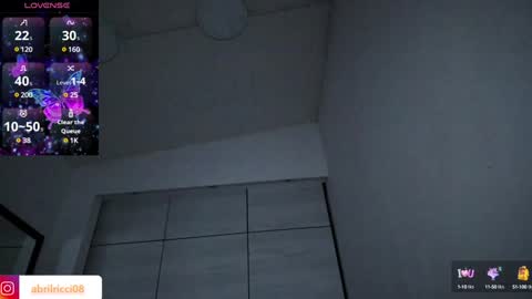 Snapshot of abril_ricci chatting on January 23, 10:43 am Abril  online show from January 23, 10:43 am