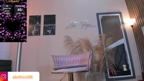 Snapshot of abril_ricci chatting on February 24, 6:27 am Abril  online show from February 24, 6:27 am