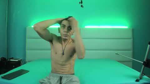 Abril and Julian online show from February 19, 12:23 pm