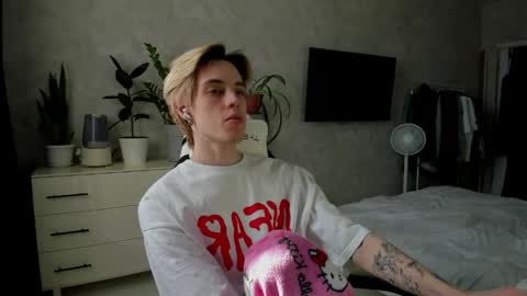 Nick online show from April 12, 9:36 am