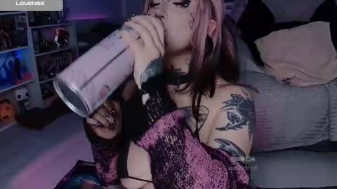 Snapshot of aciddroll chatting on October 12, 8:41 pm Acid or Iya vacation November 19 to November 26 online show from October 12, 8:41 pm