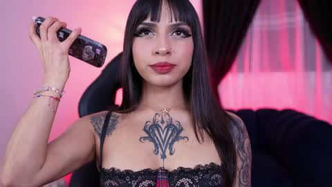 Snapshot of ada_luna01 chatting on May 30, 12:52 am online show from May 30, 12:52 am