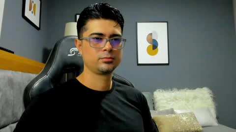 Snapshot of adam_clarke chatting on May 1, 2:05 am adam clarke online show from May 1, 2:05 am