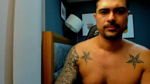 Snapshot of adam_clarke chatting on May 21, 2:07 am adam clarke online show from May 21, 2:07 am