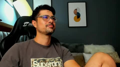 Snapshot of adam_clarke chatting on May 27, 1:35 am adam clarke online show from May 27, 1:35 am