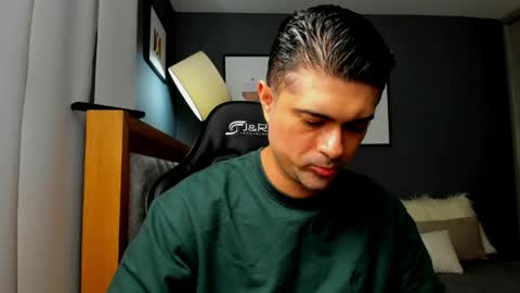 Snapshot of adam_clarke chatting on June 1, 3:30 am adam clarke online show from June 1, 3:30 am