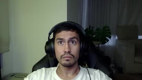 Snapshot of adam_evehotroom chatting on October 7, 3:25 am adam_evehotroom online show from October 7, 3:25 am