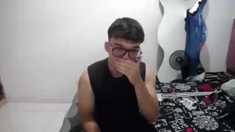 Snapshot of adam_love223 chatting on December 4, 6:50 pm adam_love223 online show from December 4, 6:50 pm