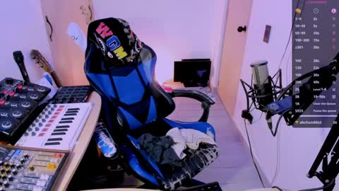 Snapshot of adam_rocket chatting on January 29, 12:33 am Adam online show from January 29, 12:33 am