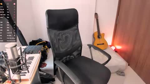 Snapshot of adam_rocket chatting on October 15, 4:18 pm Adam online show from October 15, 4:18 pm