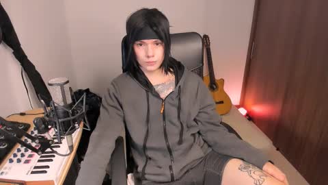 Snapshot of adam_rocket chatting on October 17, 1:31 am Adam online show from October 17, 1:31 am