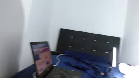 adam shilder7 online show from December 18, 1:22 am