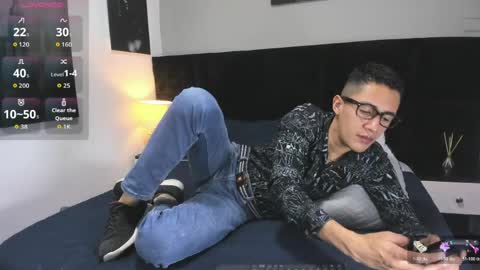 adam_walker_1 online show from April 24, 2:30 pm