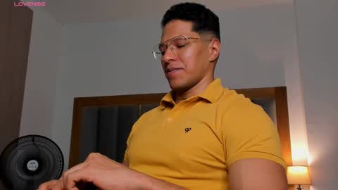 adambrocs1 online show from March 2, 4:17 am