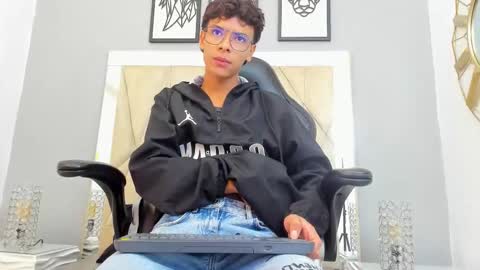 Adams Bobby online show from November 4, 10:58 am