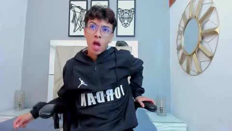 Adams Bobby online show from November 19, 11:21 am