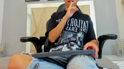 Adams Bobby online show from April 7, 10:59 am