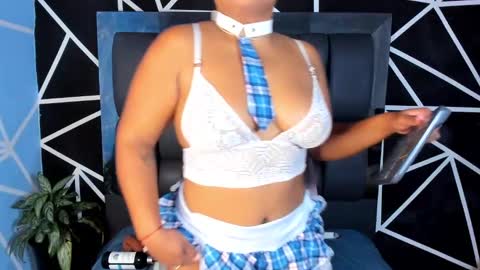 Snapshot of adams_cloe chatting on March 4, 10:13 am Cloe Adams  online show from March 4, 10:13 am
