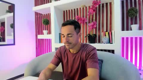 Im Adams Sanz online show from February 4, 7:31 pm