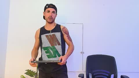 Im Adams Sanz online show from April 3, 7:12 pm