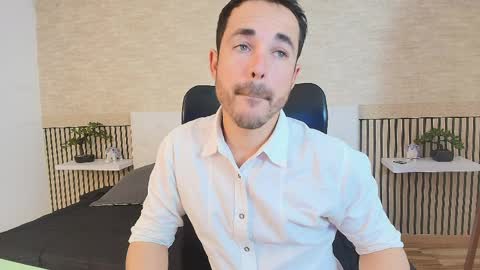 Im Adams Sanz online show from April 9, 7:52 pm