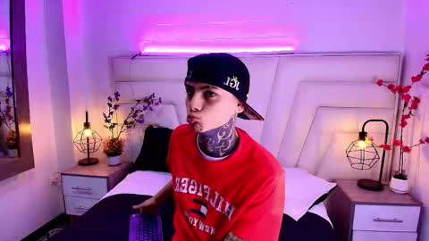 AdamsWalkerr  online show from February 11, 12:32 pm