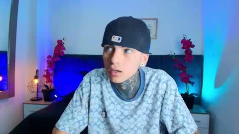 AdamsWalkerr  online show from March 27, 1:22 pm