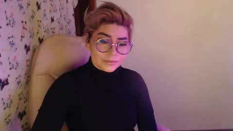 Snapshot of adan_romanoff chatting on May 10, 8:19 am adan_romanoff online show from May 10, 8:19 am