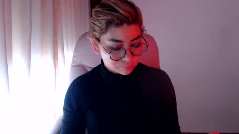 Snapshot of adan_romanoff chatting on May 10, 9:53 pm adan_romanoff online show from May 10, 9:53 pm