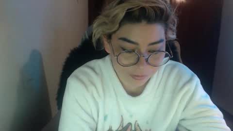 Snapshot of adan_romanoff chatting on June 3, 5:32 am adan_romanoff online show from June 3, 5:32 am
