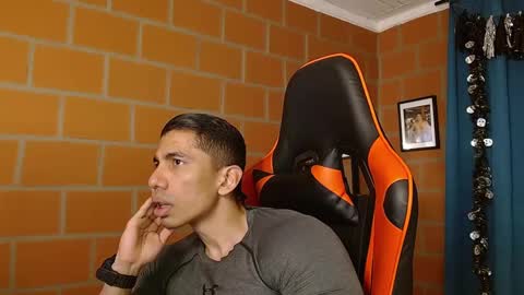 Adan Sin online show from January 18, 9:45 pm