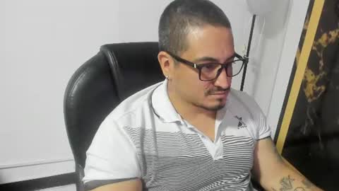 Snapshot of adan_smith_ chatting on June 12, 4:11 am online show from June 12, 4:11 am