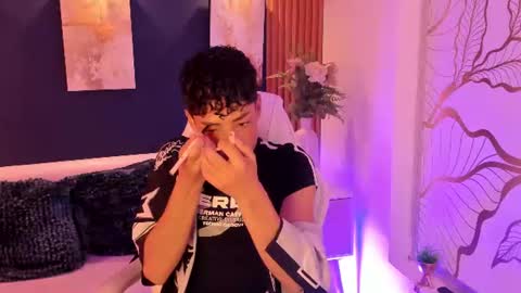 Snapshot of adann_scott chatting on June 28, 12:33 pm Adan online show from June 28, 12:33 pm