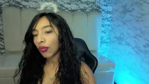 Snapshot of adarasuri_v chatting on June 8, 3:18 am Hi Stream 1000pm to 600am online show from June 8, 3:18 am