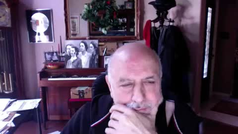 Snapshot of add_me_2 chatting on April 19, 5:56 pm add_me_2 online show from April 19, 5:56 pm